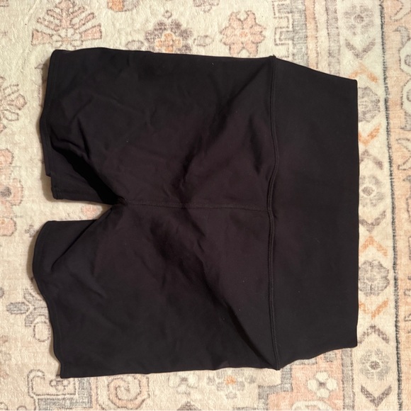 ALO Yoga Black High-Waist Biker Shorts NWOT Large - Picture 3 of 3